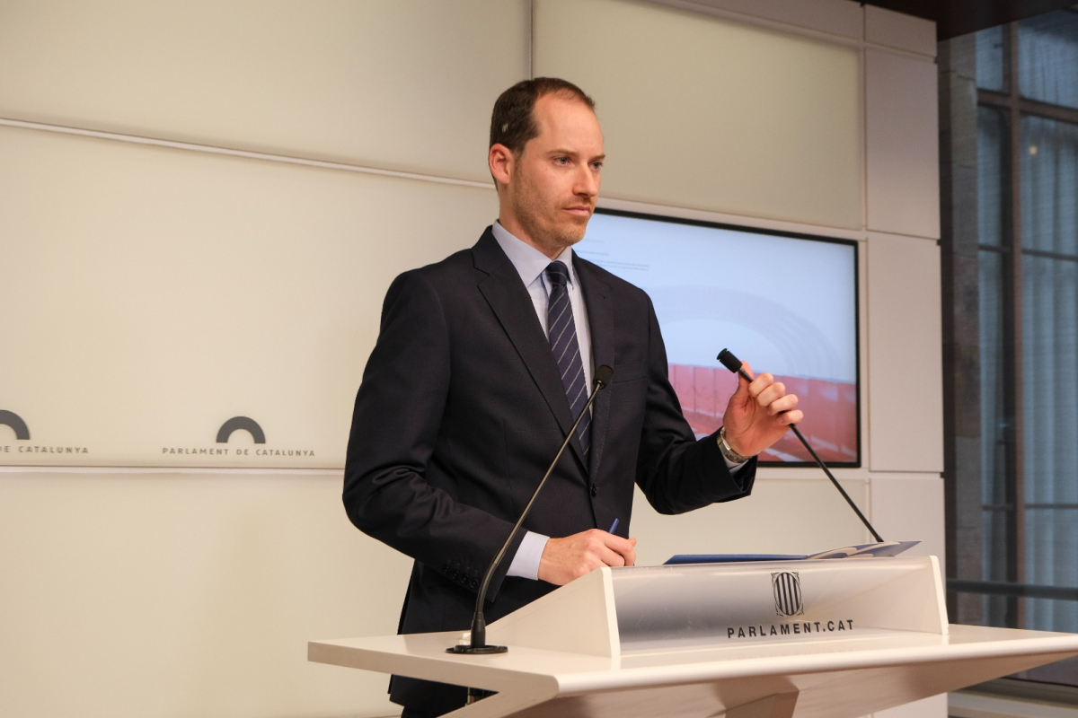 Juan Fernández: “Illa acaba el año sin presupuestos y dando continuismo al infierno fiscal de Cataluña”